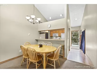 Photo #6: 23373378 Listing