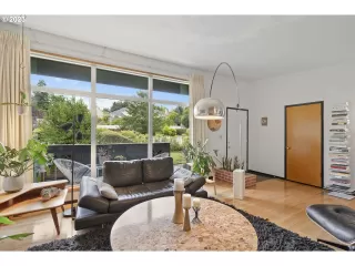 Photo #4: 23373493 Listing