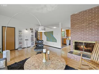 Photo #5: 23373493 Listing