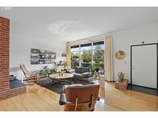 Photo #6: 23373493 Listing