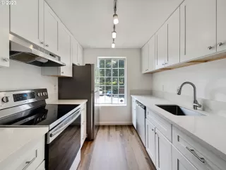 Photo #6: 23373710 Listing 