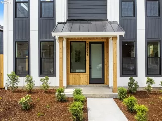 Photo #5: 23373746 Listing