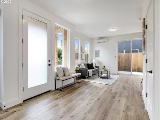 Photo #6: 23373746 Listing