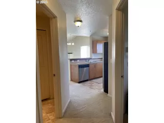 Photo #3: 23374993 Listing