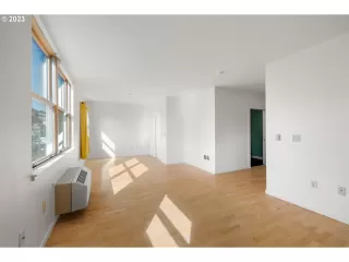 Photo #5: 23375095 Listing