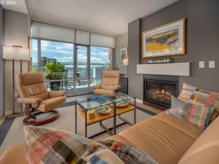Photo #4: 23375652 Listing