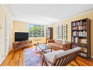 Photo #5: 23378002 Listing 