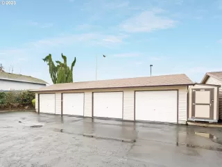 Photo #4: 23378874 Listing