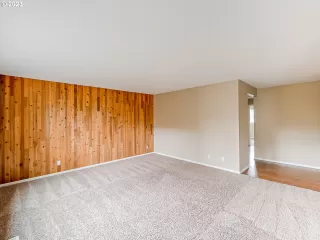 Photo #6: 23378874 Listing