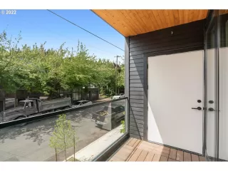 Photo #5: 23379217 Listing 