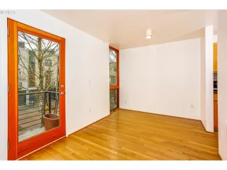 Photo #3: 23379226 Listing