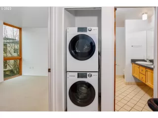 Photo #4: 23379226 Listing