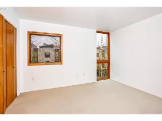 Photo #5: 23379226 Listing