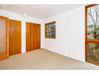 Photo #6: 23379226 Listing