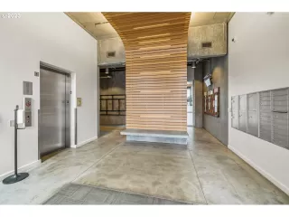 Photo #3: 23379344 Listing