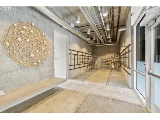 Photo #4: 23379344 Listing