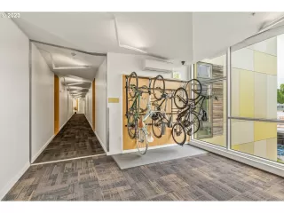 Photo #5: 23379344 Listing