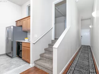 Photo #4: 23379548 Listing