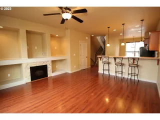 Photo #3: 23380415 Listing