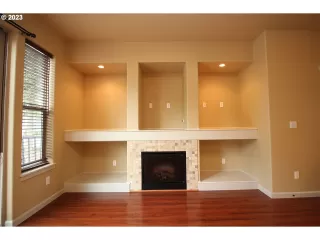 Photo #4: 23380415 Listing