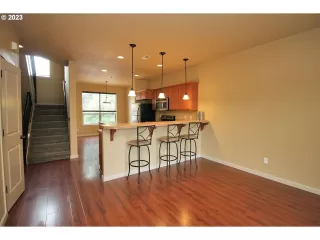 Photo #5: 23380415 Listing