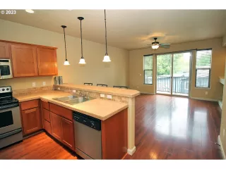Photo #6: 23380415 Listing