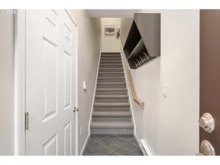 Photo #2: 23380928 Listing