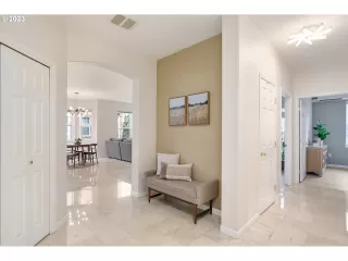 Photo #4: 23380928 Listing