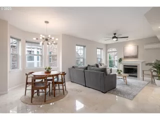 Photo #5: 23380928 Listing