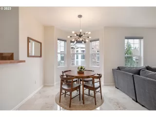 Photo #6: 23380928 Listing