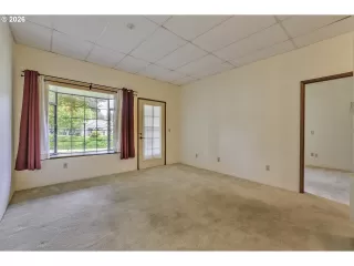 Photo #6: 233811317 Listing