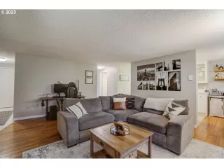 Photo #5: 23381486 Listing 