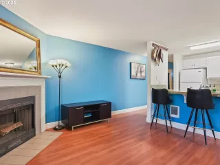 Photo #5: 23381943 Listing 