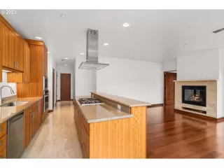 Photo #3: 23382064 Listing