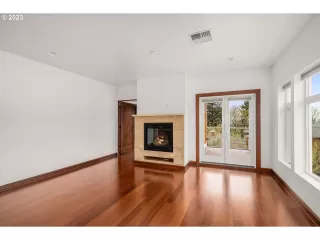 Photo #4: 23382064 Listing