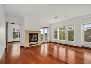 Photo #5: 23382064 Listing