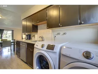 Photo #3: 23382186 Listing