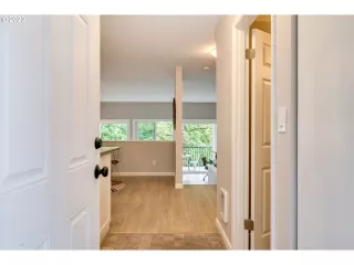 Photo #3: 23382614 Listing