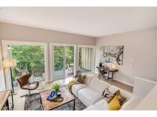 Photo #5: 23382614 Listing