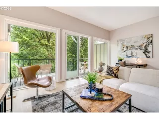 Photo #6: 23382614 Listing