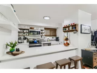 Photo #3: 23383105 Listing