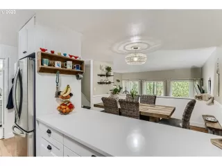 Photo #4: 23383105 Listing