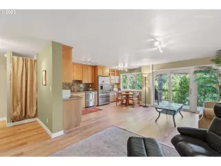 Photo #3: 23383321 Listing