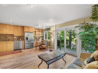 Photo #5: 23383321 Listing