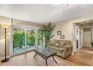 Photo #6: 23383321 Listing