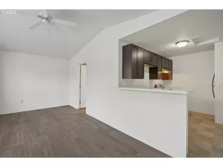 Photo #3: 23383770 Listing 