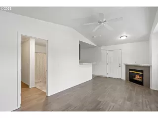 Photo #5: 23383770 Listing 