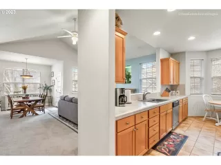 Photo #4: 23383811 Listing 