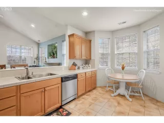 Photo #5: 23383811 Listing 