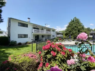 Photo #3: 23384445 Listing